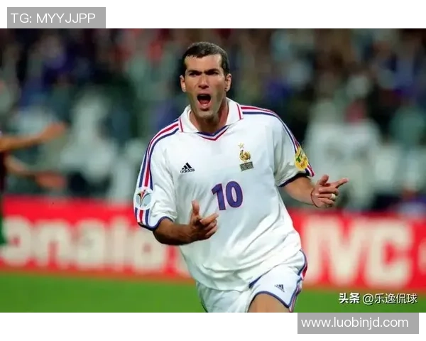 历史上足球12号球星的传奇与荣耀:从球场英雄到文化象征的崛起与传承 历史上足球12号球星的传奇与荣耀:从球场英雄到文化象征的崛起与传承