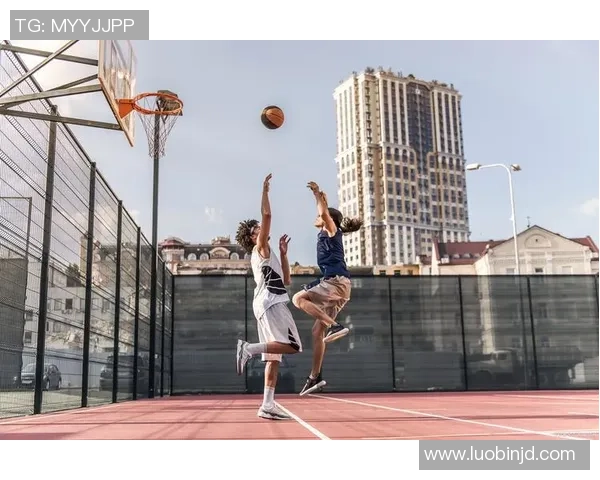 当足球巨星踏上篮球赛场展现跨界运动激情与无限可能