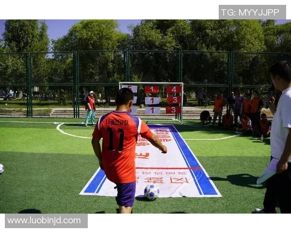 球星训练场炫技大比拼 花式足球技巧挑战极限展示