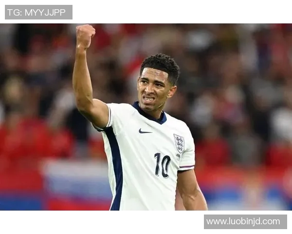 英格兰足球帅哥球星的魅力与风采揭秘，俊朗外表与球场上的非凡表现