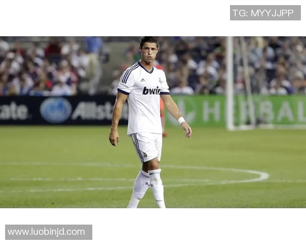 足球明星逆袭计划：如何从低调角色到全场焦点的惊人转变